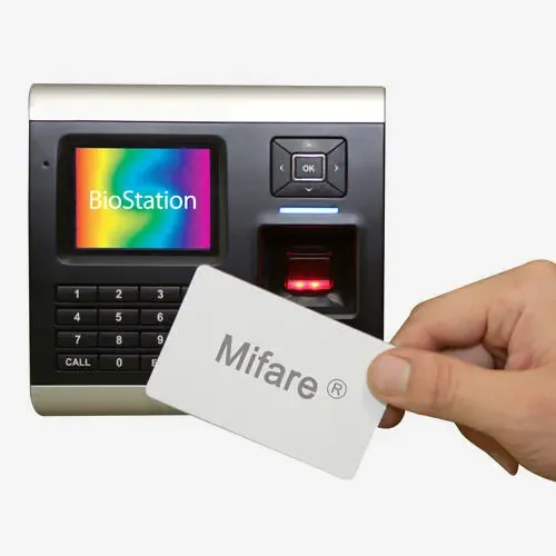 SUPREMA BioStation 1 Terminal Biometrique - Empreinte & Lecteur Proximité RFID 125kHz-EM4100 Interface Wiegand : 1x In ou Out Alimentation : 12VDC, POE Compatibilité logiciel BioStar 1.xUtilisateurs max : 200000IP Ethernet : RJ45 - 10/100 Base T